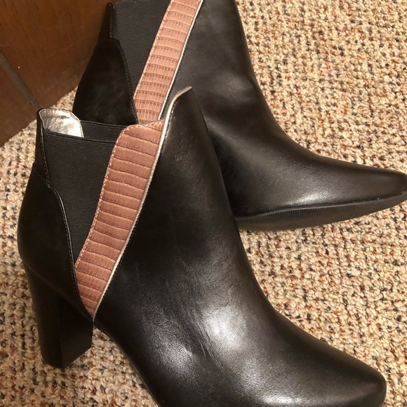 New in the package mark. Sideswipe booties black and tan. Size 6,8 and 10 - Picture 3 of 9
